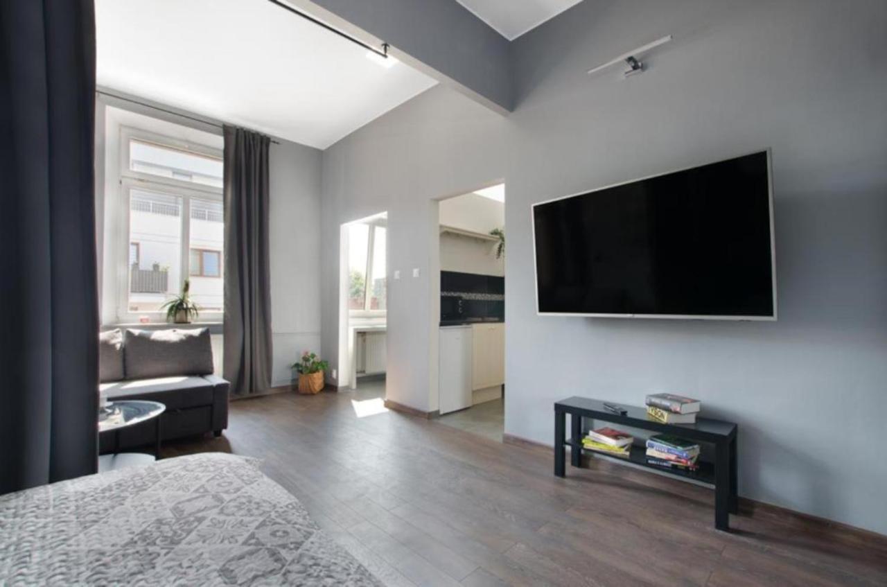 Piekarnia Apartamenty Manufaktura, Parking, Dostep Na Kod, Klima, 1-3 Pokoje, Prywatna Kamienica 罗兹 外观 照片