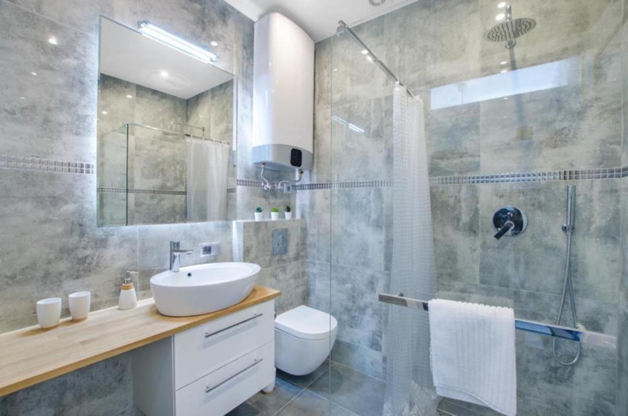 Piekarnia Apartamenty Manufaktura, Parking, Dostep Na Kod, Klima, 1-3 Pokoje, Prywatna Kamienica 罗兹 外观 照片